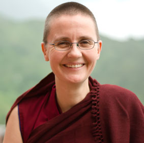 Geshe Kelsang Wangmo est la première nonne à accéder au titre de Geshé